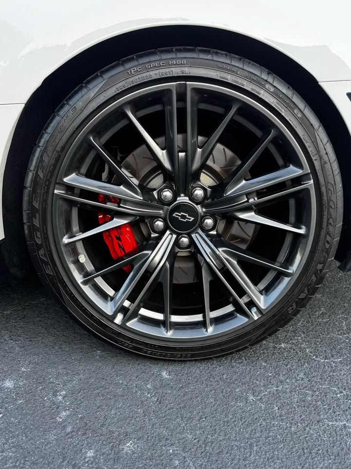 2018 Chevrolet Camaro ZL1 Supercharged 6-Speed Manual photo 18
