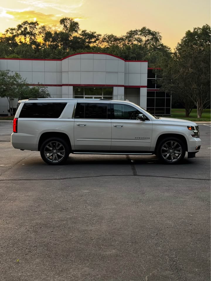 2016 Chevrolet Suburban LTZ Sport Utility 4D photo 8