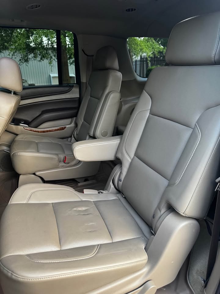 2016 Chevrolet Suburban LTZ Sport Utility 4D photo 11