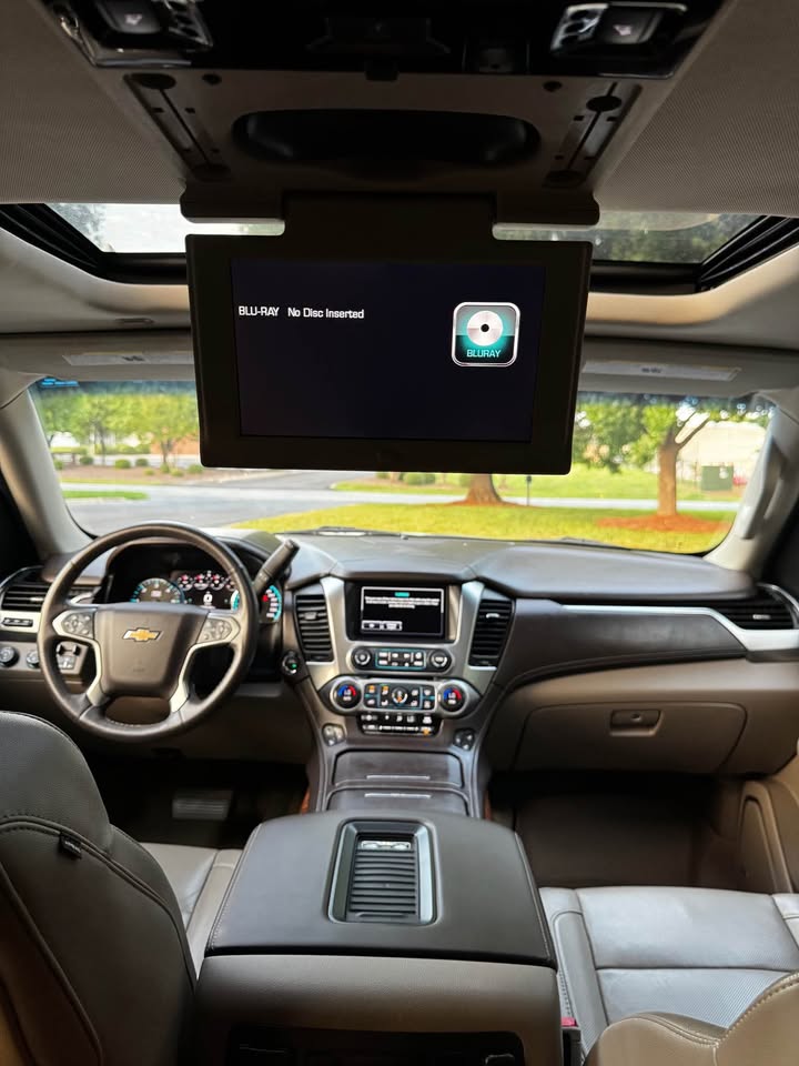2016 Chevrolet Suburban LTZ Sport Utility 4D photo 13