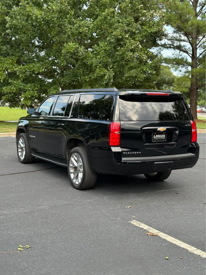 2018 Chevrolet Suburban LT photo 5