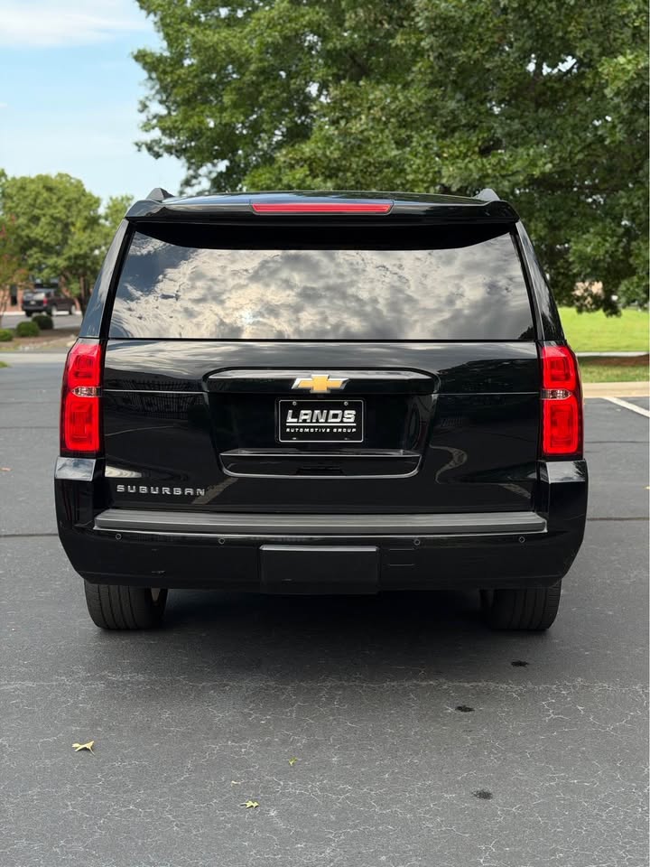 2018 Chevrolet Suburban LT photo 6