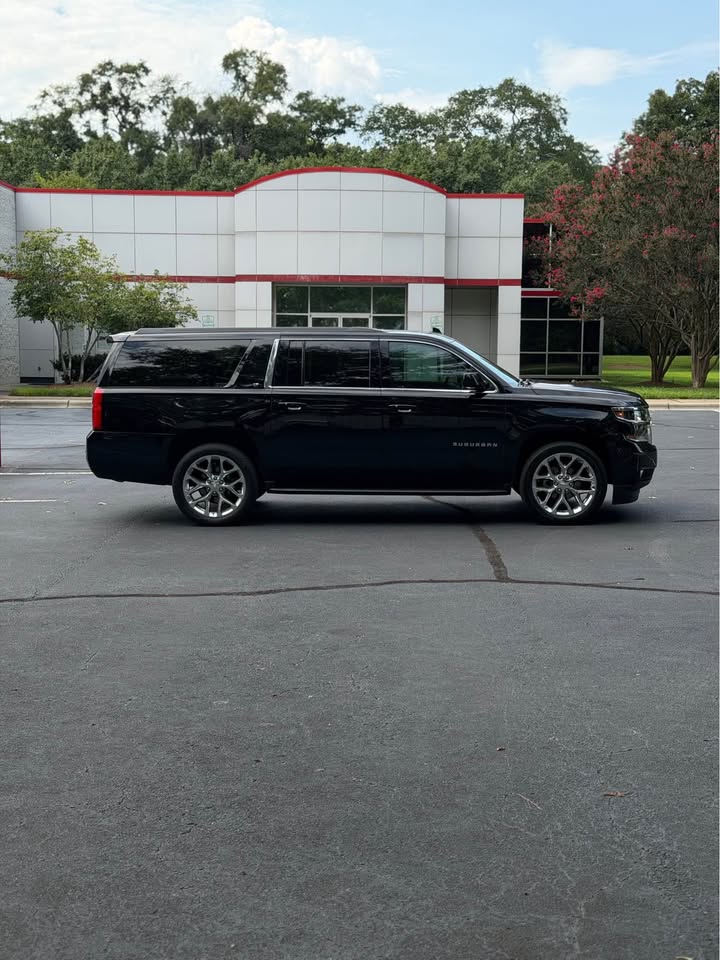 2018 Chevrolet Suburban LT photo 8