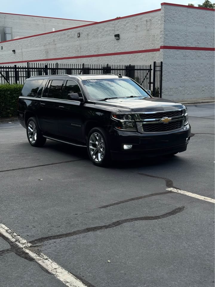 2018 Chevrolet Suburban LT photo 9