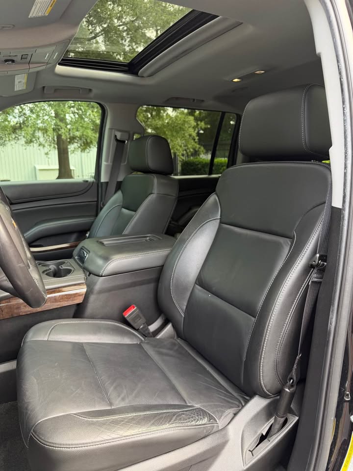 2018 Chevrolet Suburban LT photo 10