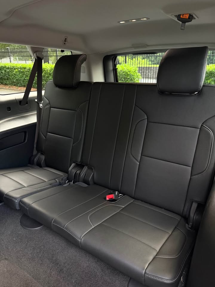 2018 Chevrolet Suburban LT photo 12