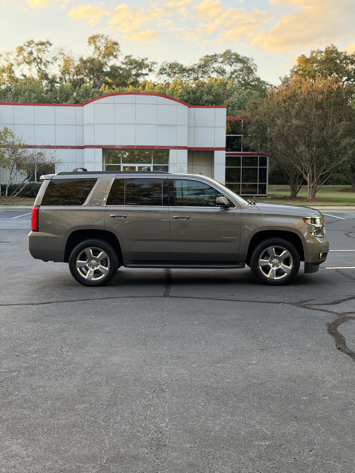 2017 Chevrolet Tahoe LT 4x4 photo 4