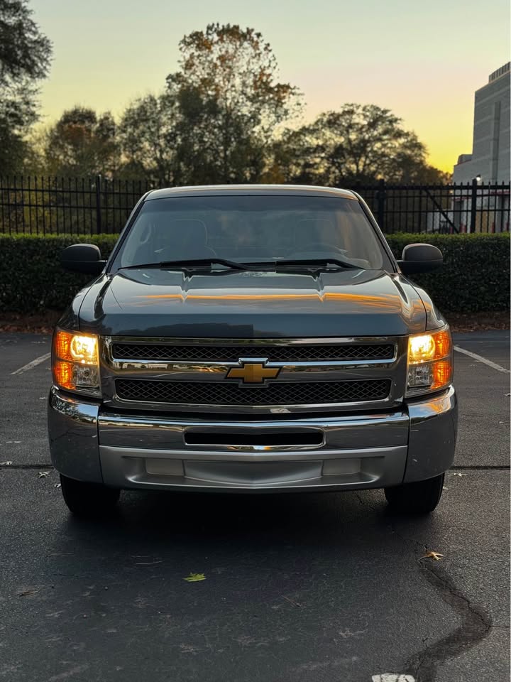 2012 Chevy Silverado photo 2