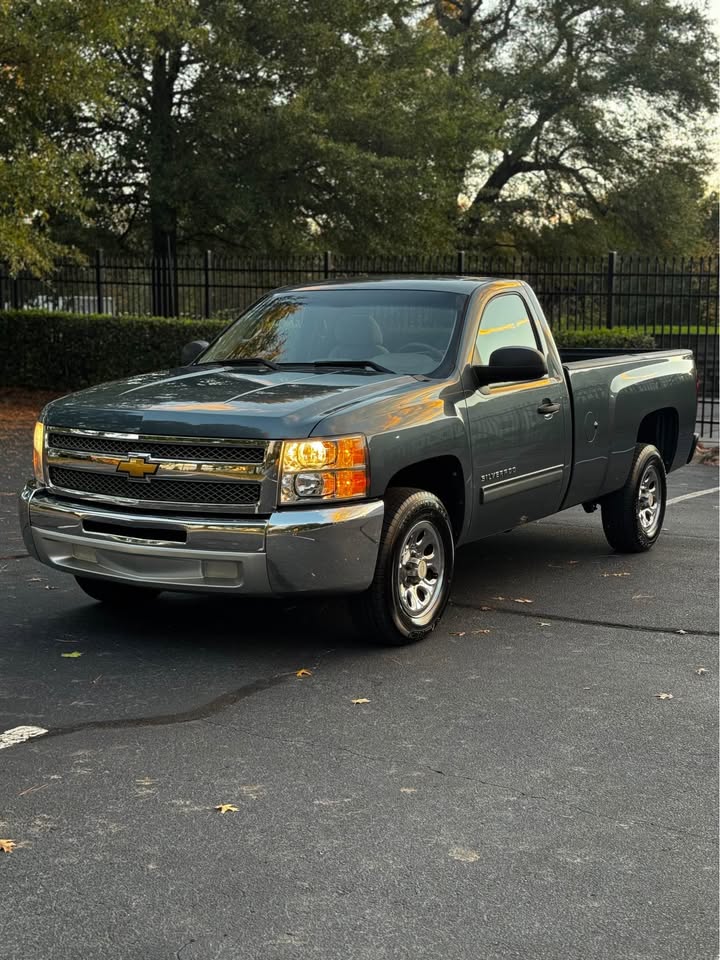 2012 Chevy Silverado photo 3