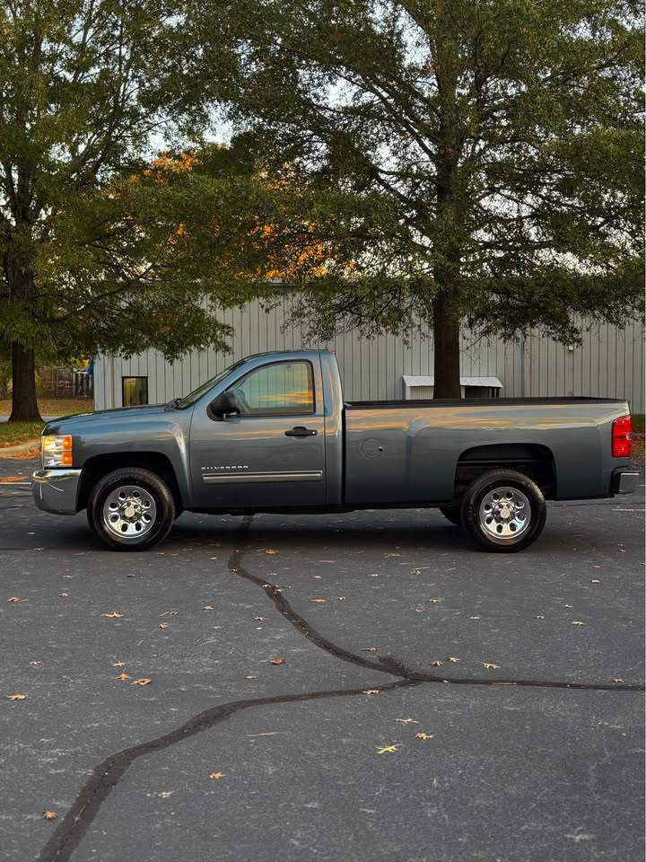 2012 Chevy Silverado photo 4