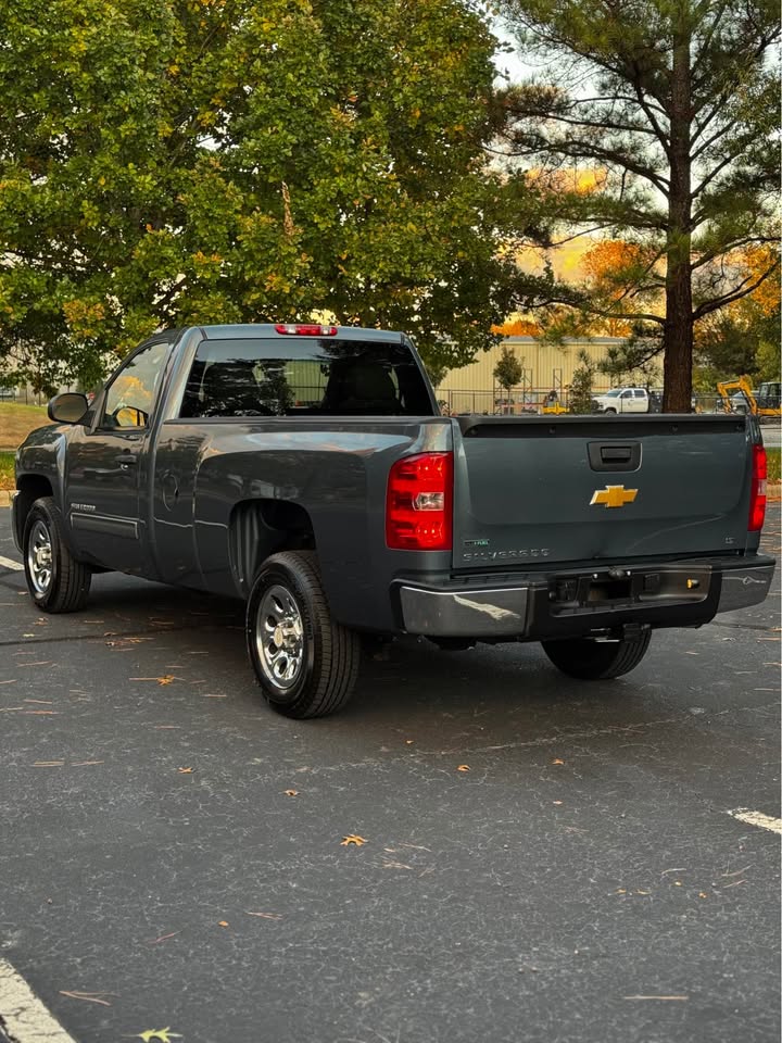 2012 Chevy Silverado photo 5