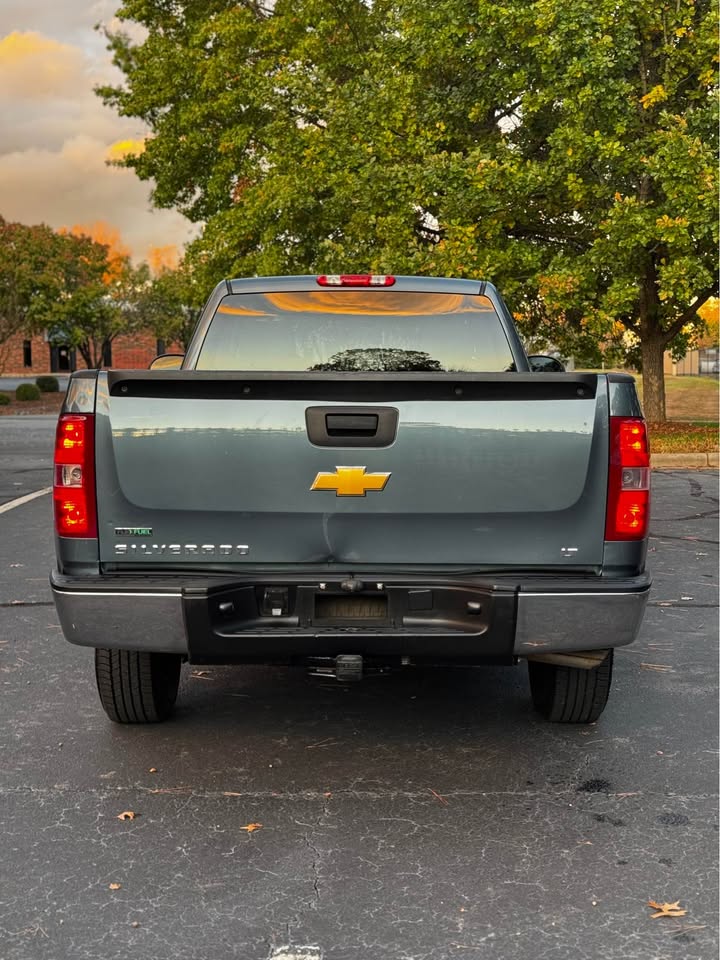 2012 Chevy Silverado photo 6