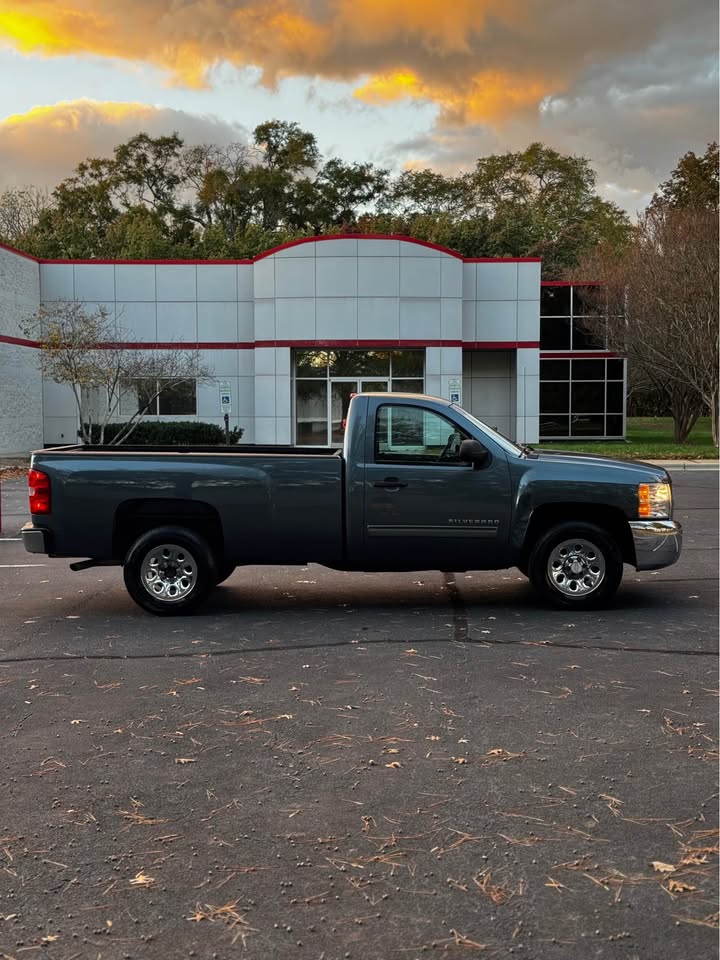 2012 Chevy Silverado photo 8