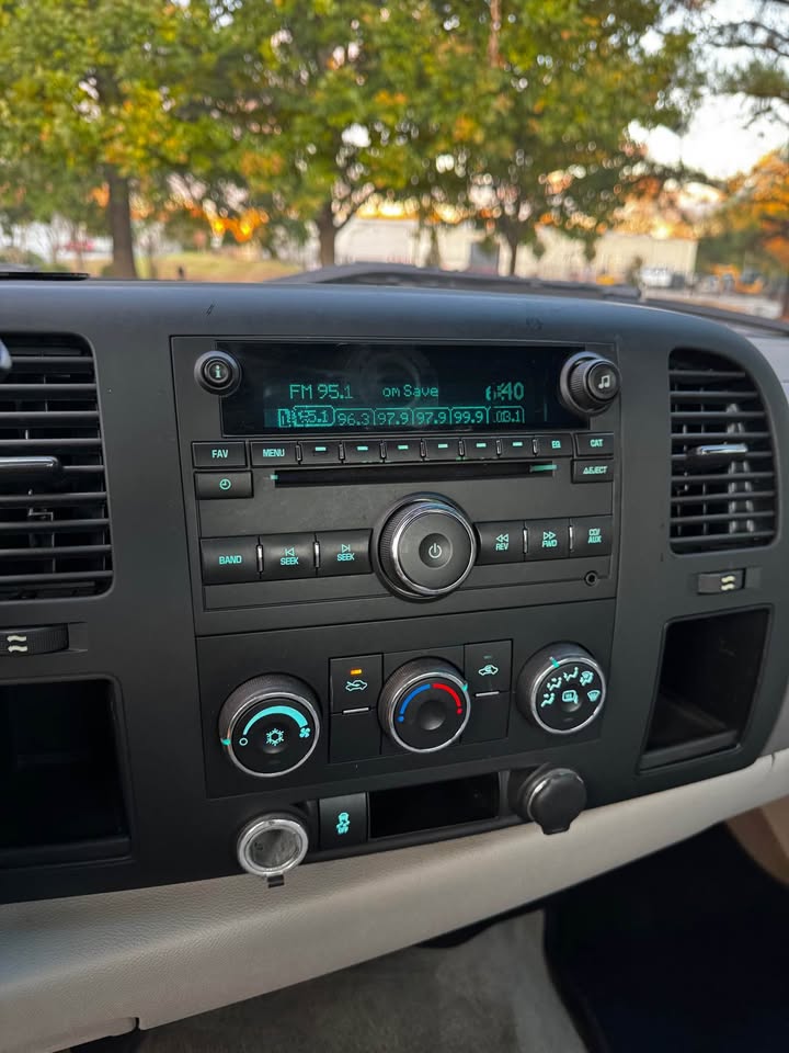 2012 Chevy Silverado photo 11