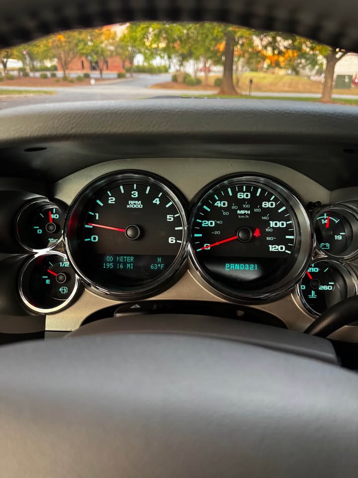 2012 Chevy Silverado photo 12