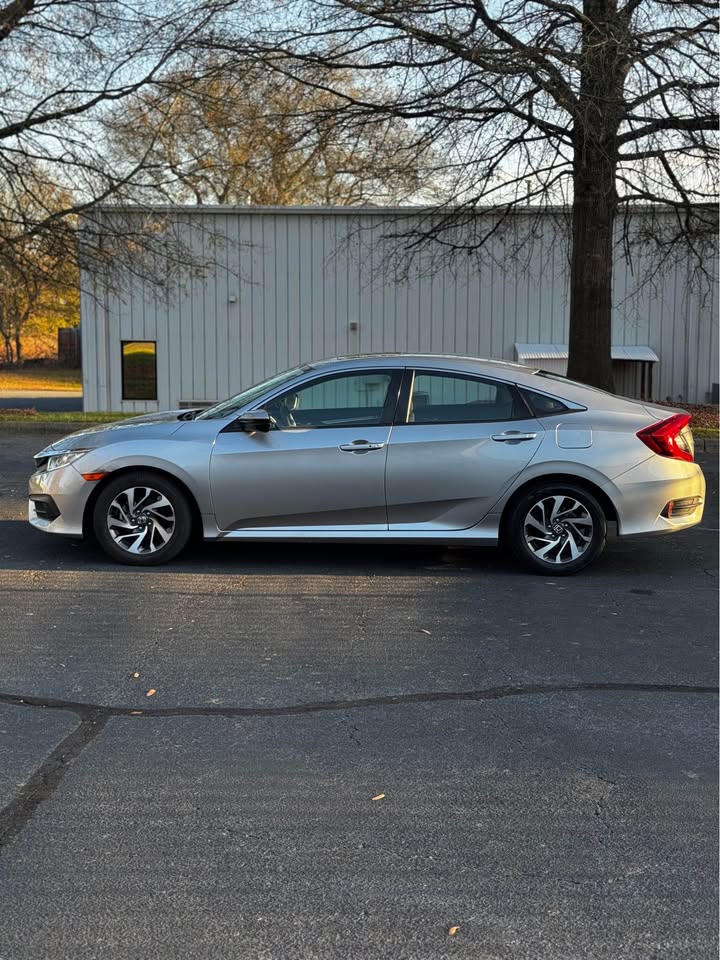 2016 Honda Civic EX photo 4