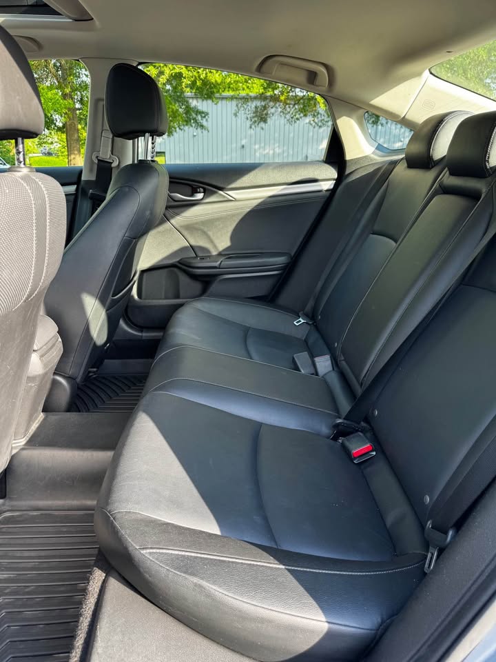 2018 Honda Civic EX-L Interior Detail