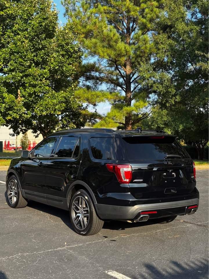 2017 Ford Explorer - 6
