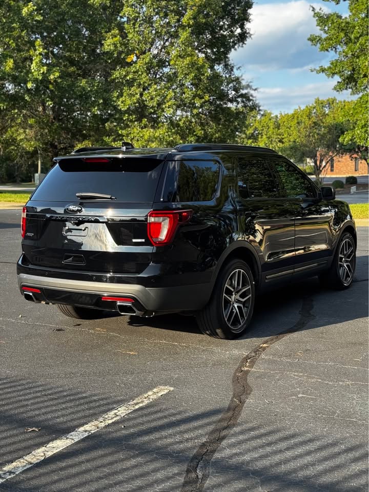2017 Ford Explorer - 8