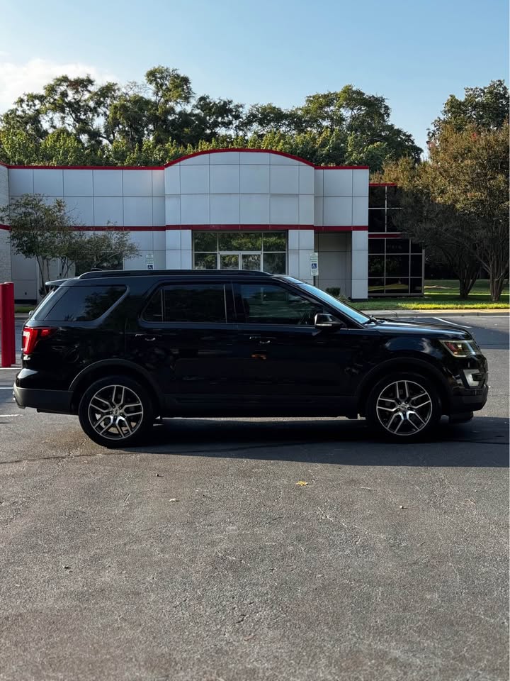 2017 Ford Explorer - 9
