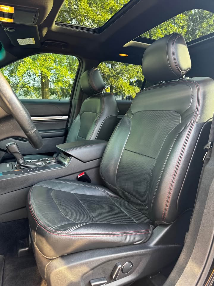 2017 Ford Explorer - 11