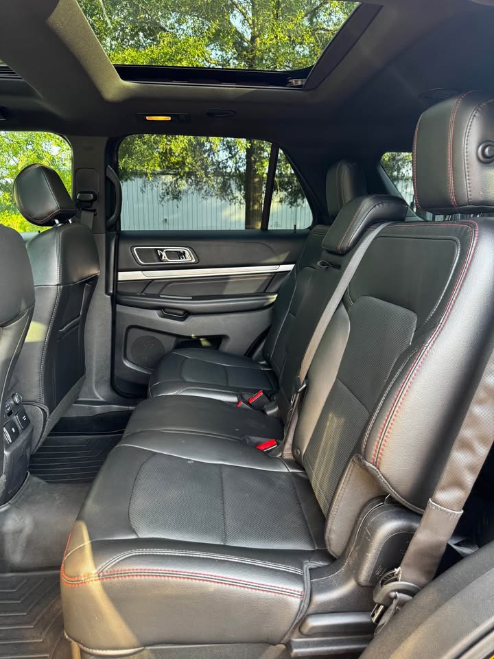2017 Ford Explorer - 12