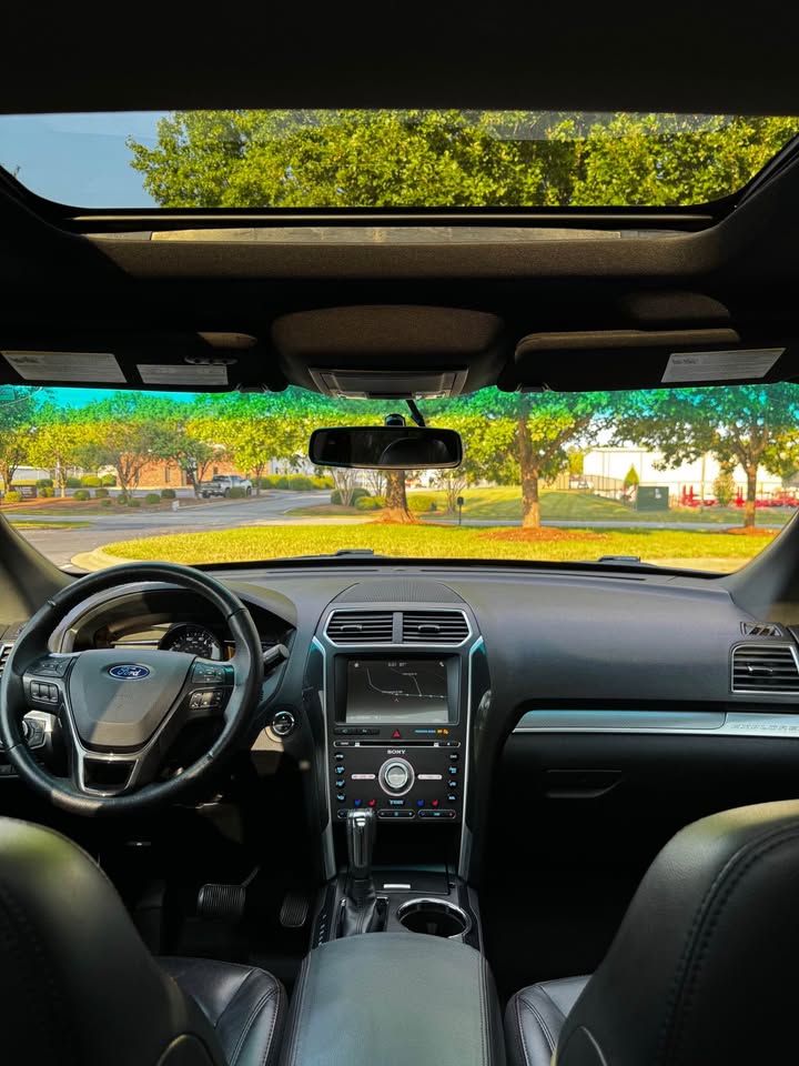 2017 Ford Explorer - 14