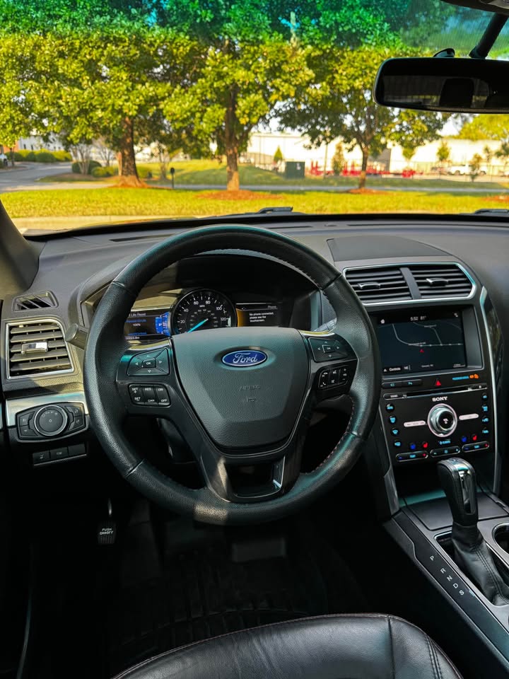 2017 Ford Explorer - 15