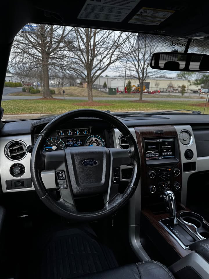 2014 Ford F-150 Lariat photo 14