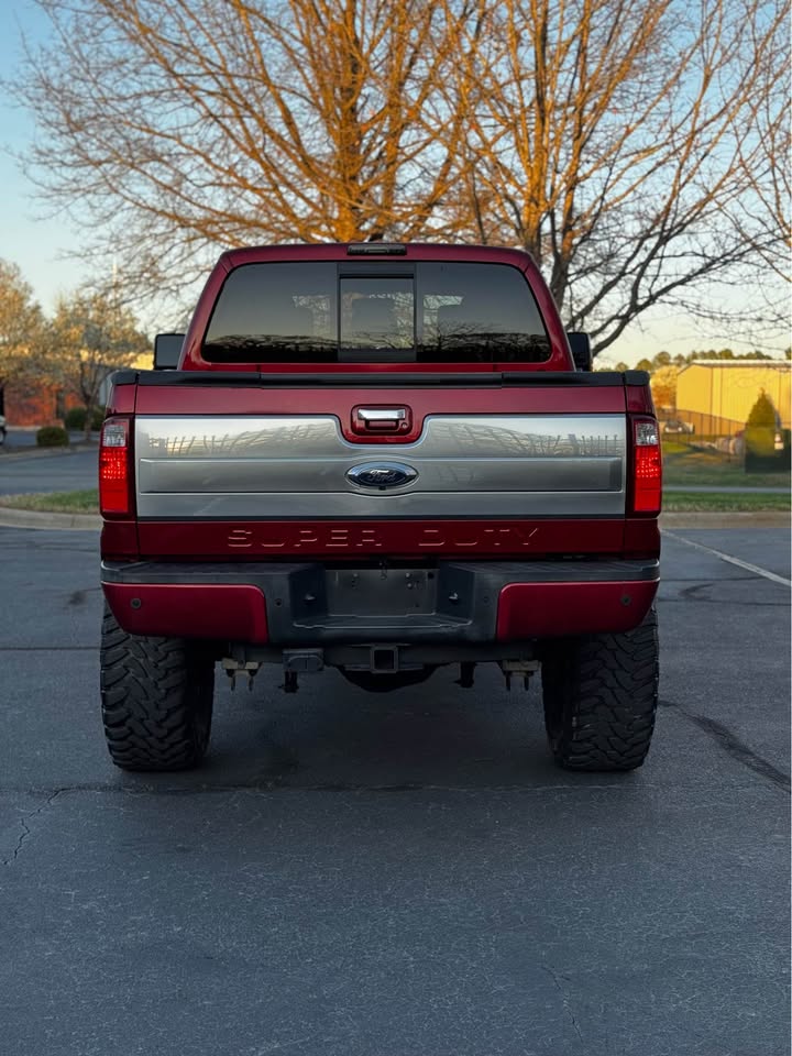 2015 Ford F-250 Super Duty Crew Cab Platinum photo 5