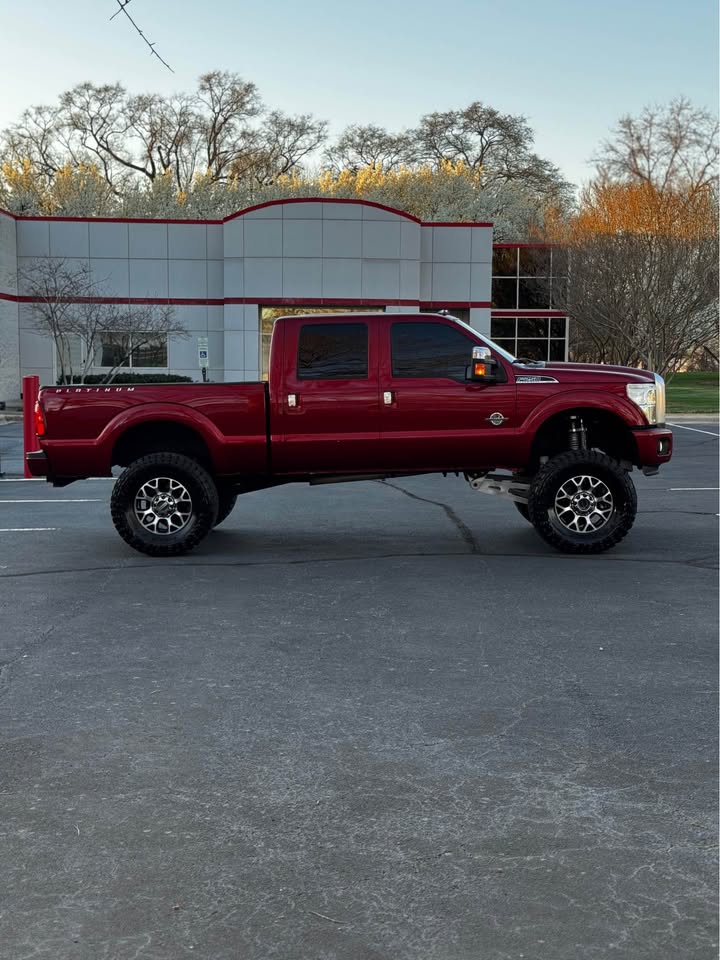 2015 Ford F-250 Super Duty Crew Cab Platinum photo 7