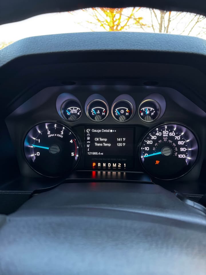2015 Ford F-250 Super Duty Crew Cab Platinum photo 13