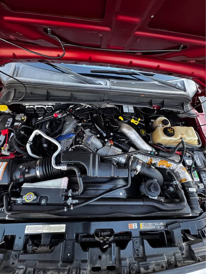 2015 Ford F-250 Super Duty Crew Cab Platinum photo 20