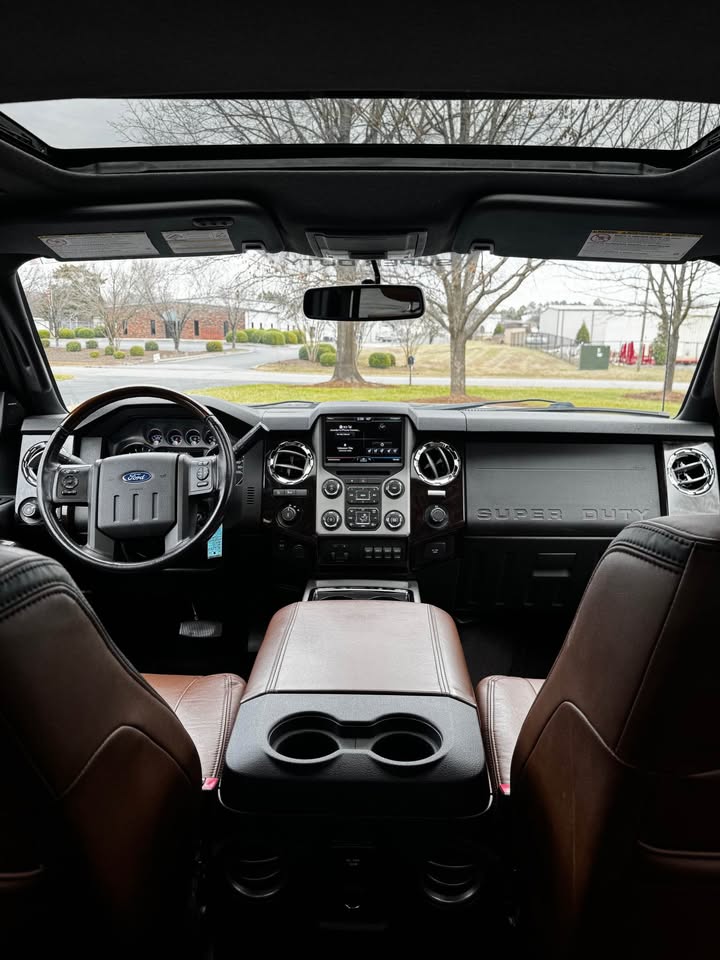 2015 Ford F-250 photo 11