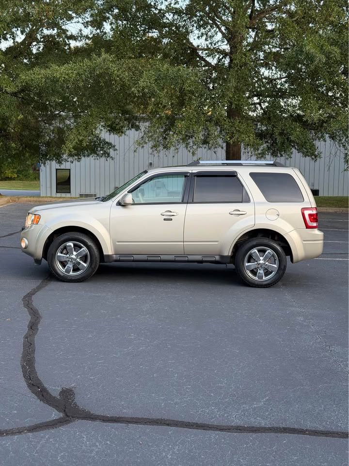 2012 Ford Escape Limited AWD photo 4