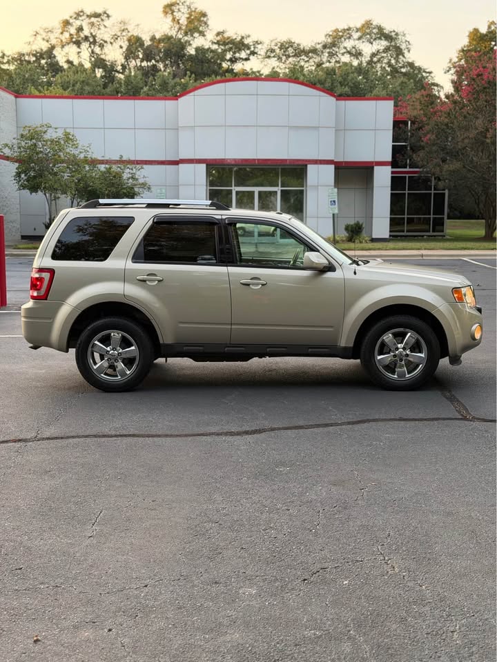 2012 Ford Escape Limited AWD photo 8