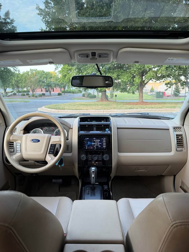2012 Ford Escape Limited AWD photo 12