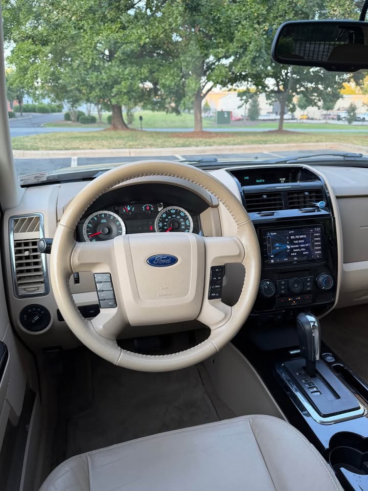 2012 Ford Escape Limited AWD photo 13