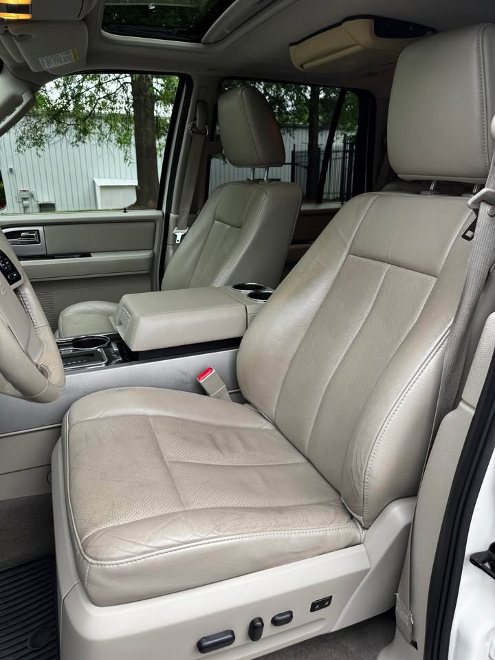 2013 Ford Expedition Limited photo 10