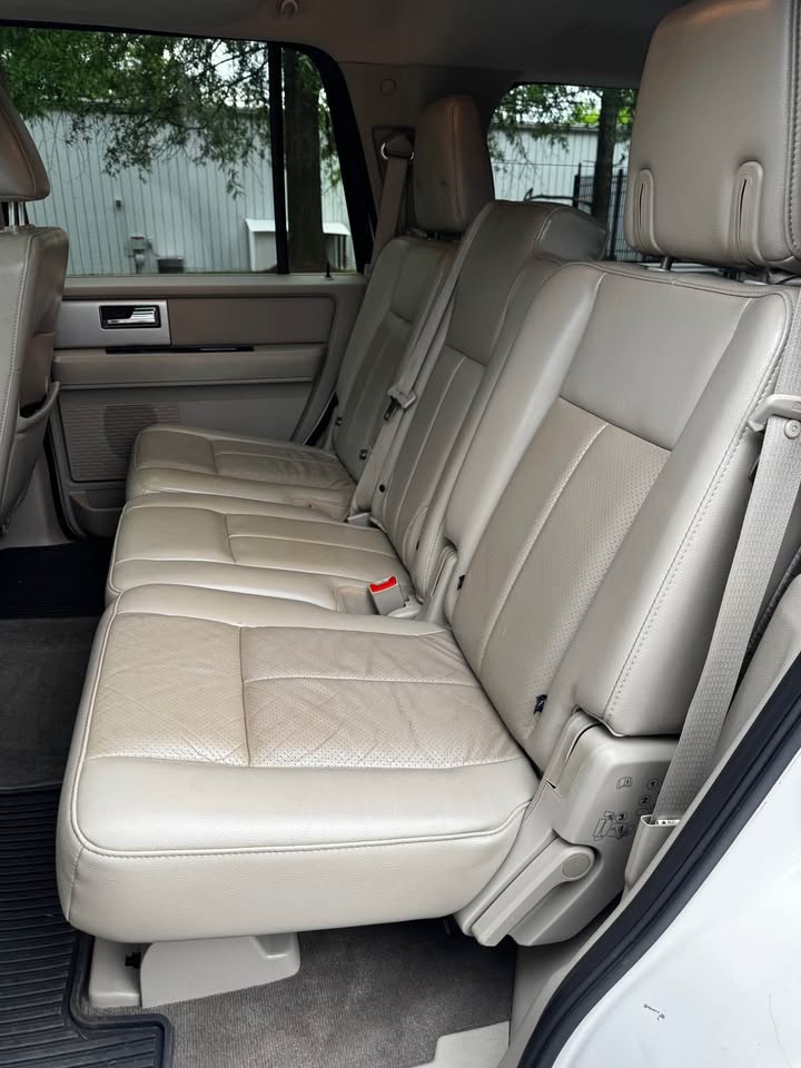 2013 Ford Expedition Limited photo 11