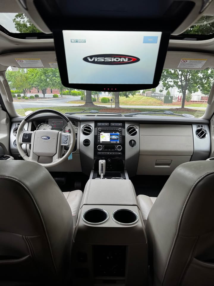 2013 Ford Expedition Limited photo 15