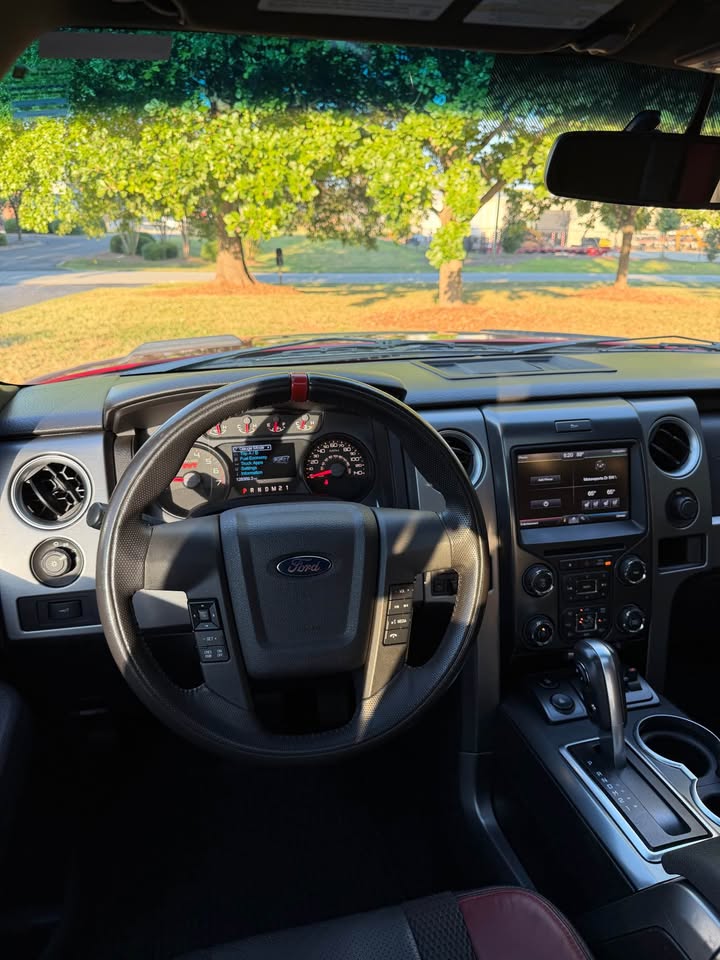 2014 Ford F-150 SVT Raptor photo 13