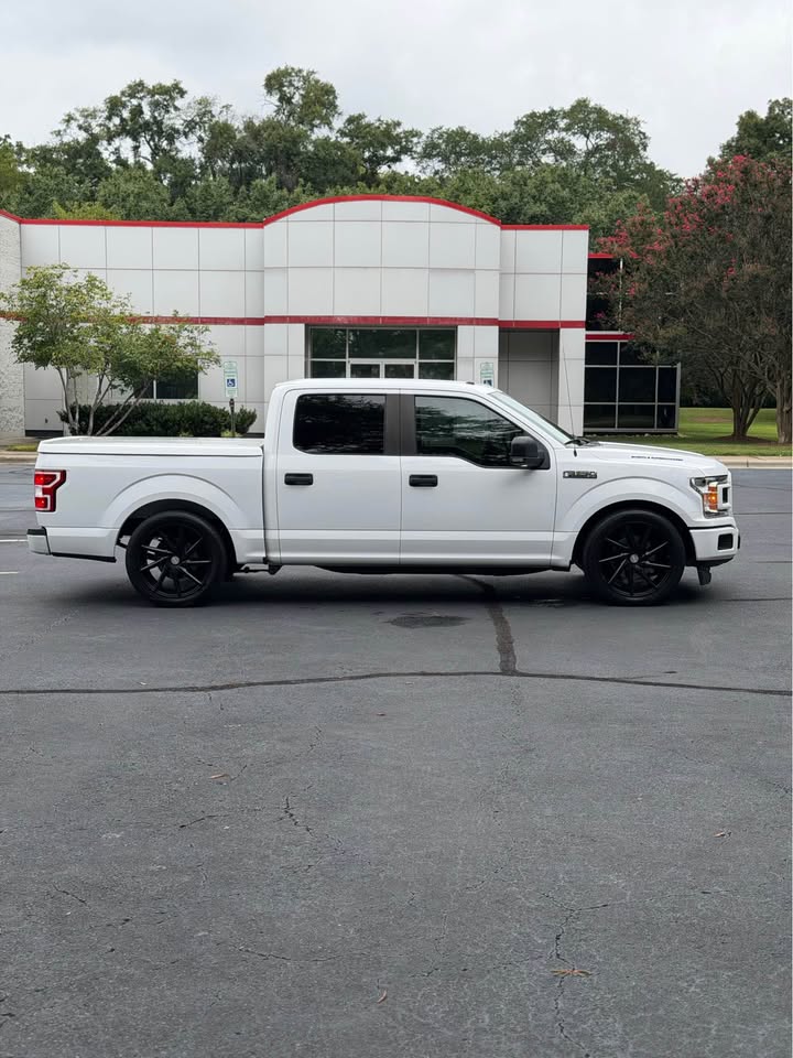 2018 Ford F-150 STX photo 9