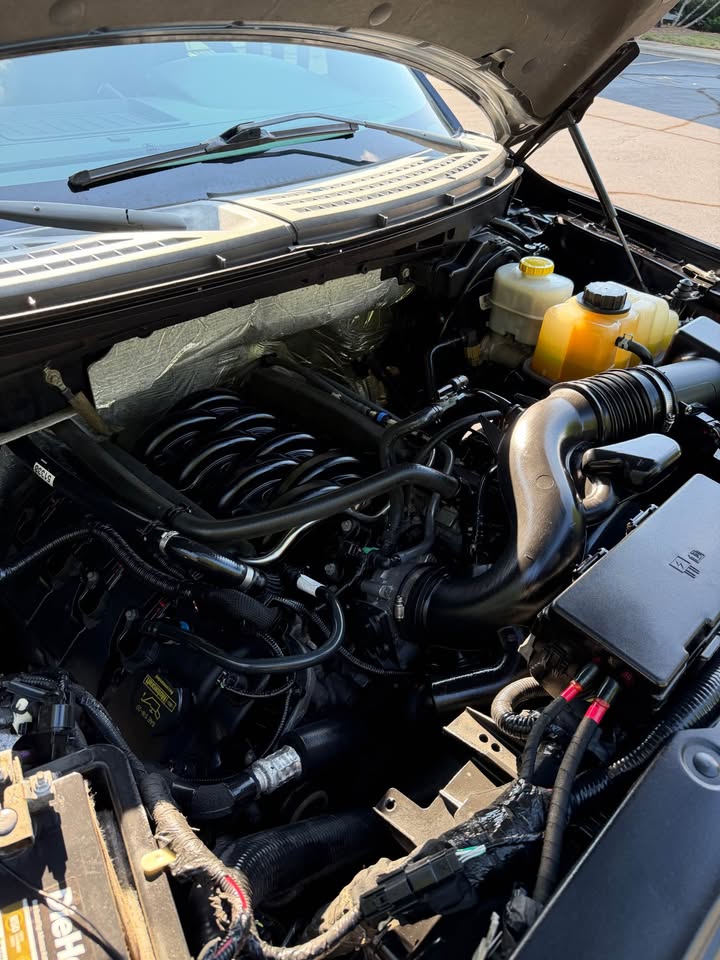2014 Ford F-150 STX SuperCrew 4x4 photo 17