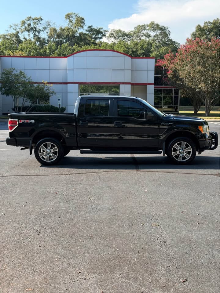 2014 Ford F-150 STX SuperCrew 4x4 photo 8