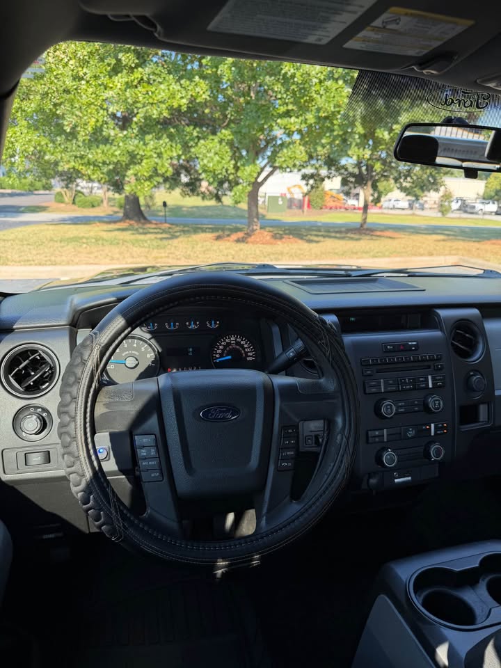 2014 Ford F-150 STX SuperCrew 4x4 photo 12