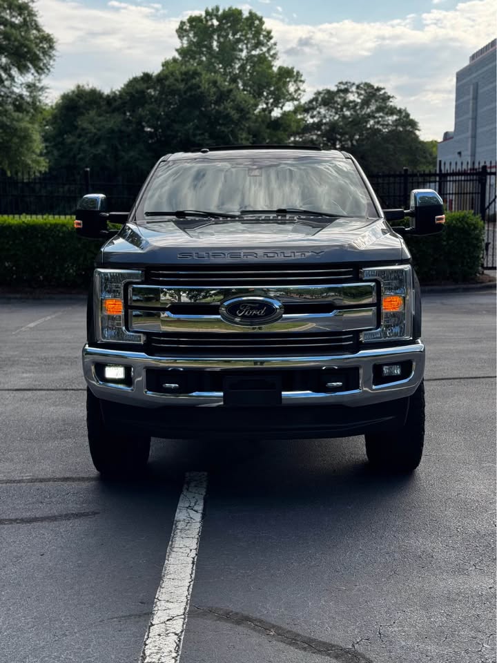 2018 Ford F-250 Lariat Ultimate FX4 4x4 photo 2