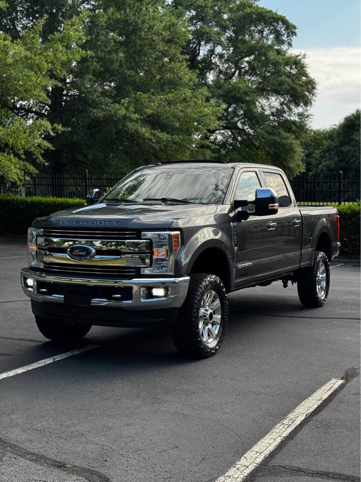 2018 Ford F-250 Lariat Ultimate FX4 4x4 photo 3