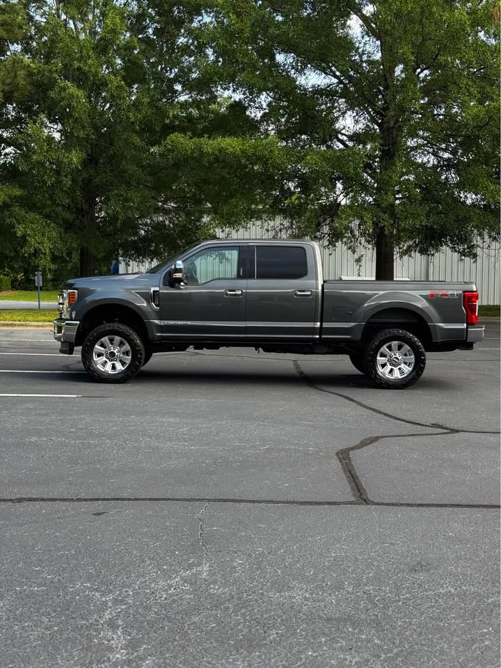 2018 Ford F-250 Lariat Ultimate FX4 4x4 photo 4