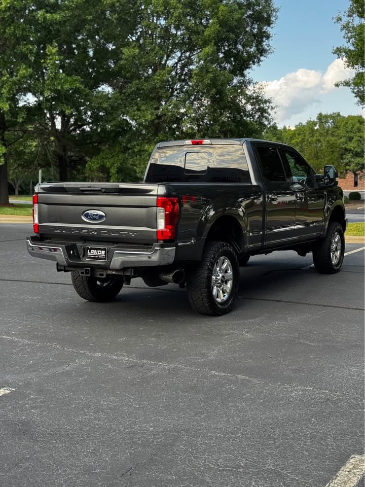 2018 Ford F-250 Lariat Ultimate FX4 4x4 photo 7